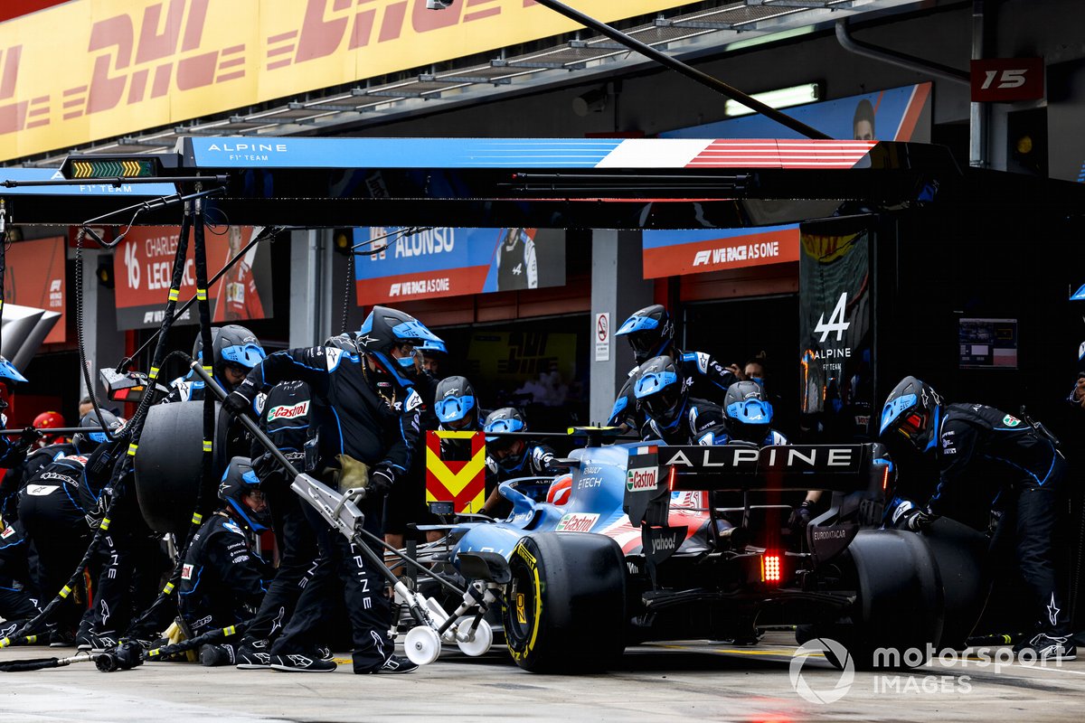 Esteban Ocon, Alpine A521, en pits