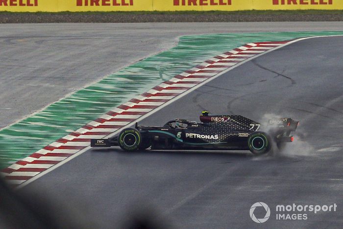 Valtteri Bottas, Mercedes F1 W11, spins