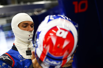 Pierre Gasly, Toro Rosso, puts his helmet on