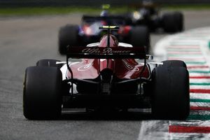 Pierre Gasly, Toro Rosso STR13,  Charles Leclerc, Alfa Romeo Sauber C37