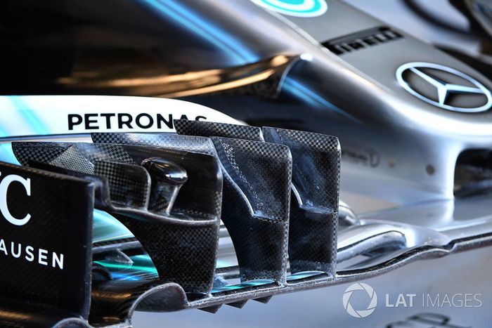 Detalle del alerón delantero del Mercedes AMG F1 W09