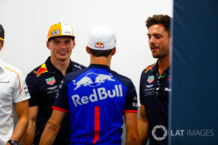 Max Verstappen, Red Bull Racing, y Pierre Gasly, Toro Rosso