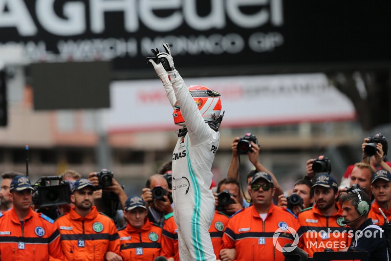 Lewis Hamilton, Mercedes AMG F1, prima posizione, festeggia al Parc Ferme