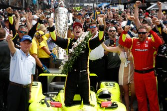 Race Winner Simon Pagenaud, Team Penske Chevrolet