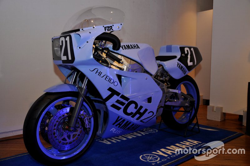 ヤマハ 2019鈴鹿8耐体制発表 FZR750