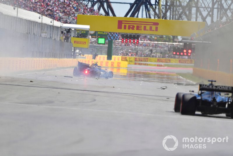Choque de Kevin Magnussen, Haas F1 Team VF-19, golpea el Muro de los Campeones en la Q2