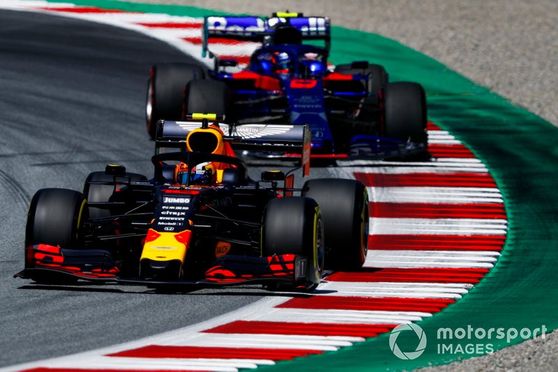 Pierre Gasly, Red Bull Racing RB15, Alexander Albon, Toro Rosso STR14