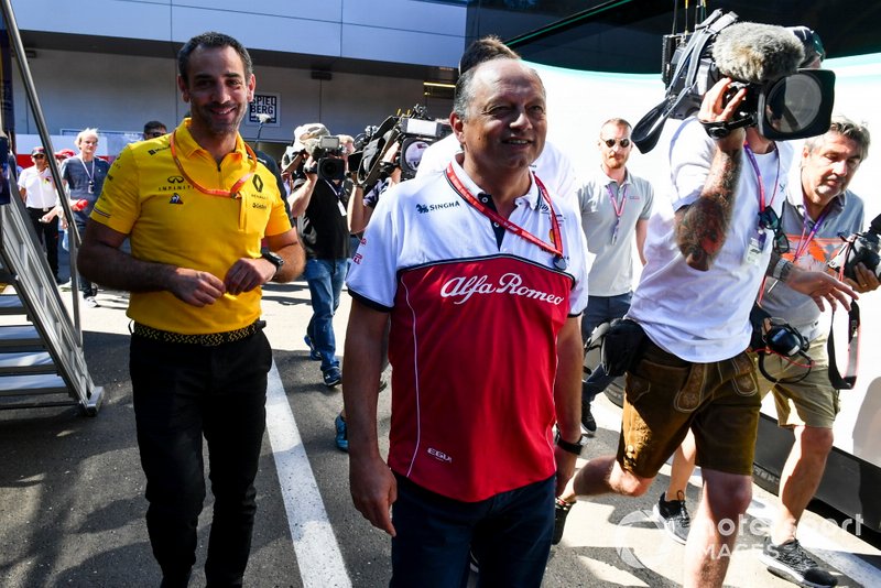 Cyril Abiteboul, Managing Director, Renault F1 Team e Frederic Vasseur, Team Principal, Alfa Romeo Racing