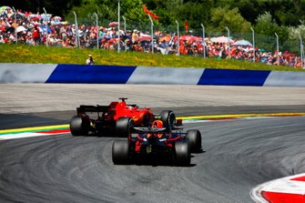 Charles Leclerc, Ferrari SF90 en Max Verstappen, Red Bull Racing RB15