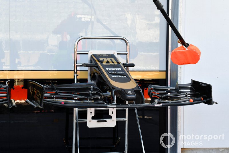 Un aileron avant de la Haas F1 Team VF-19