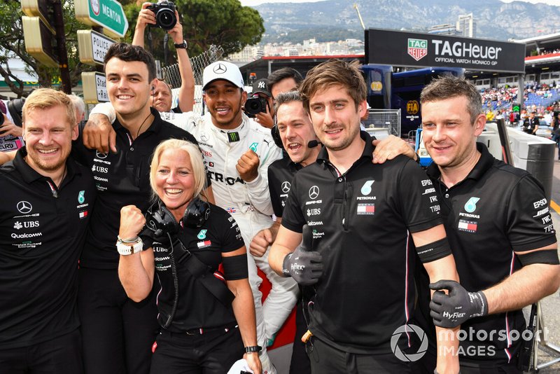 Lewis Hamilton, Mercedes AMG F1, festeggia la pole position