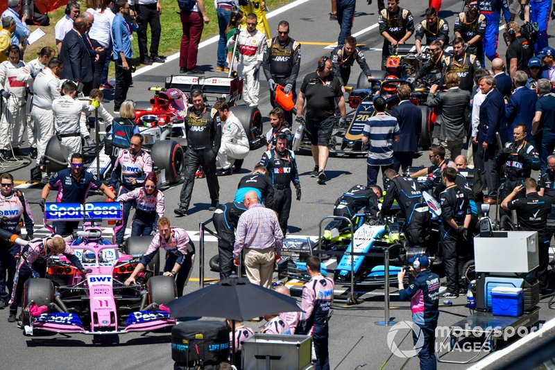 Sergio Perez, Racing Point RP19, arriva sulla griglia