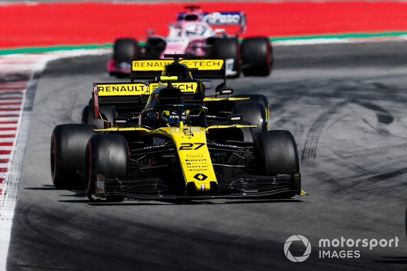 Nico Hulkenberg, Renault R.S. 19, leads Daniel Ricciardo, Renault R.S.19, and Sergio Perez, Racing Point RP19