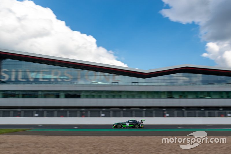 #43 Strakka Racing Mercedes-AMG GT3: Lewis Williamson, Dev Gore, Jack Hawksworth