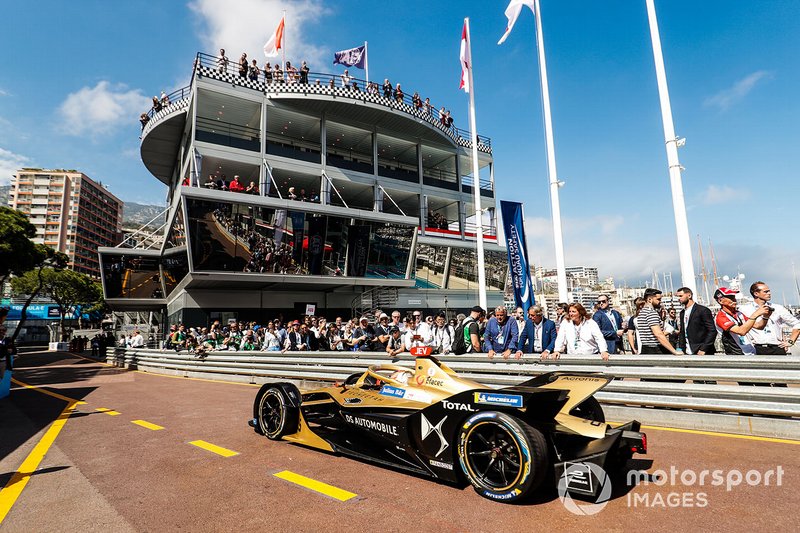 Jean-Eric Vergne, DS TECHEETAH, DS E-Tense FE19 in the pit lane