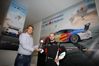 Il poleman Patrick Kujala, Bonaldi Motorsport riceve il trofeo