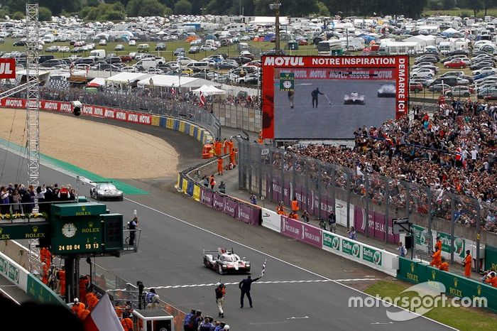 Ganador #8 Toyota Gazoo Racing Toyota TS050: Sébastien Buemi, Kazuki Nakajima, Fernando Alonso