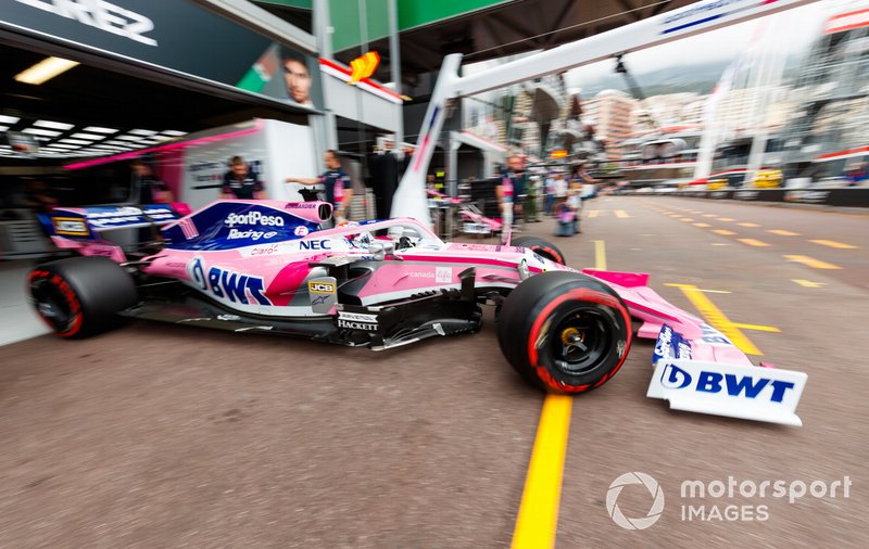 Sergio Perez, Racing Point RP19, lascia il garage