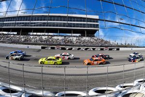 Chase Elliott, Hendrick Motorsports, Chevrolet Camaro Kelley Blue Book e Paul Menard, Wood Brothers Racing, Ford Fusion Menards / Cardell