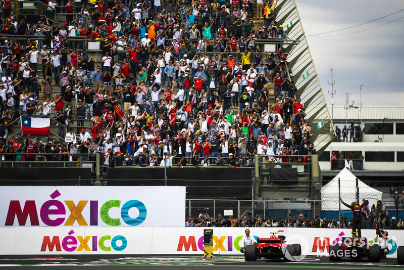 Max Verstappen, Red Bull Racing, primera posición, celebra su llegada a Parc Ferme