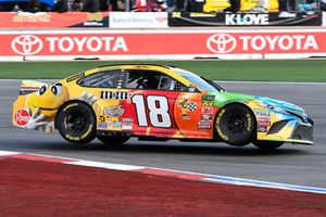 Kyle Busch, Joe Gibbs Racing, Toyota Camry M&M's