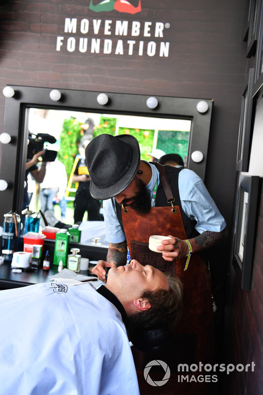 Davide Valsecchi, Sky TV en la barbería de Fundación Movember