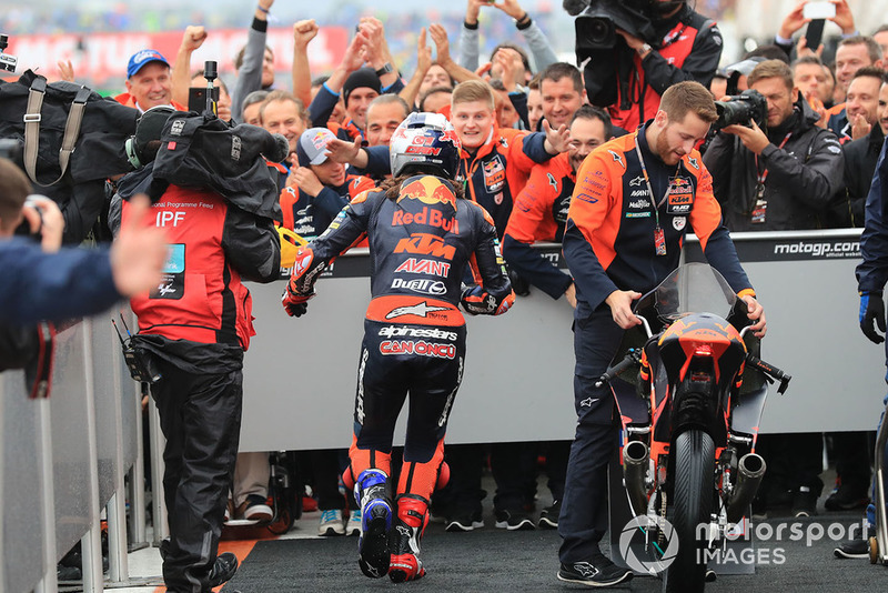 Yarış galibi Can Öncü, Red Bull KTM Ajo