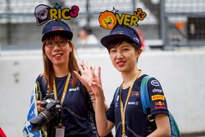 Daniel Ricciardo, Red Bull Racing and Max Verstappen, Red Bull Racing fans and hats 