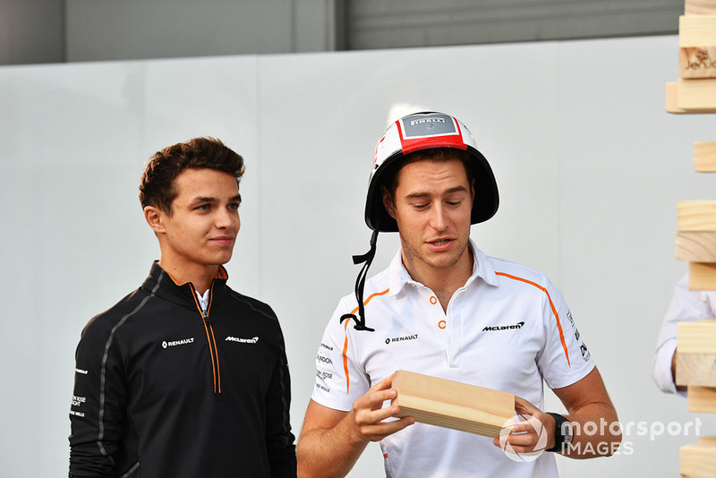 Lando Norris, McLaren et Stoffel Vandoorne, McLaren jouent à la Tour Infernale avec Sky Sports F1