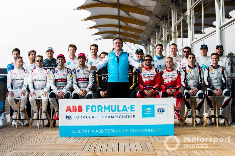 Alejandro Agag, CEO, Formula E con los pilotos para 2018/19