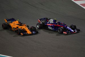 Pierre Gasly, Scuderia Toro Rosso STR13 and Stoffel Vandoorne, McLaren MCL33