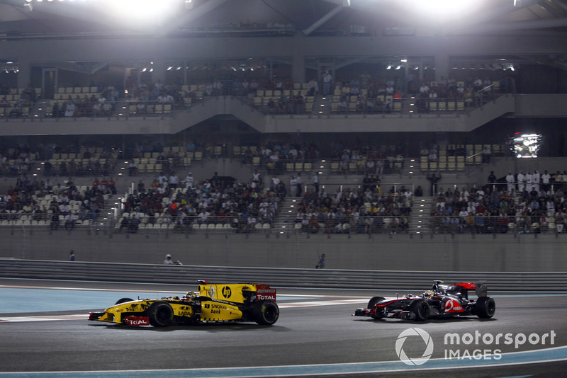 Robert Kubica, Renault R30, Lewis Hamilton, McLaren MP4-25
