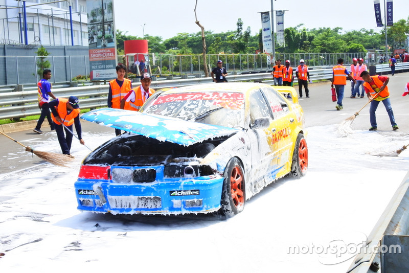 Mobil M Fadli Immammuddin, STC Divisi 1, berhasil dipadamkan