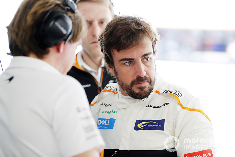 Fernando Alonso, McLaren, en el garaje