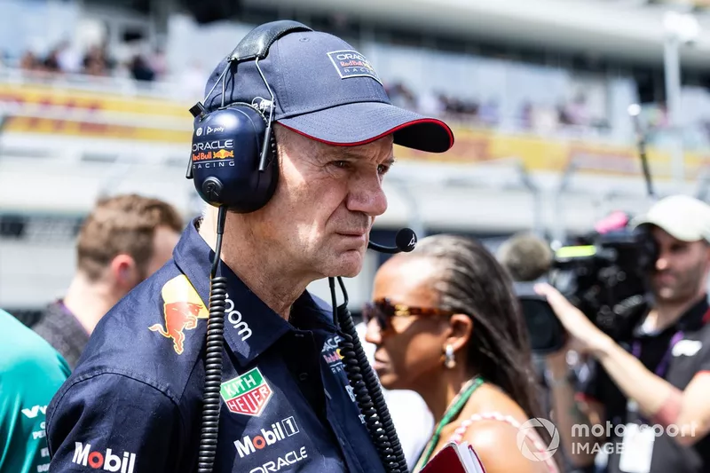 Adrian Newey, Chief Technology Officer, Red Bull Racing, sur la grille de départ 