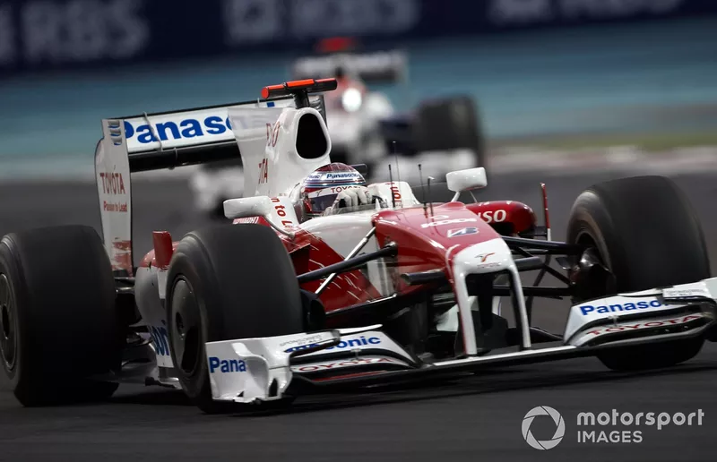 2009: diez años después del inicio del proyecto de Fórmula 1, Toyota se marcha, con pérdidas millonarias.