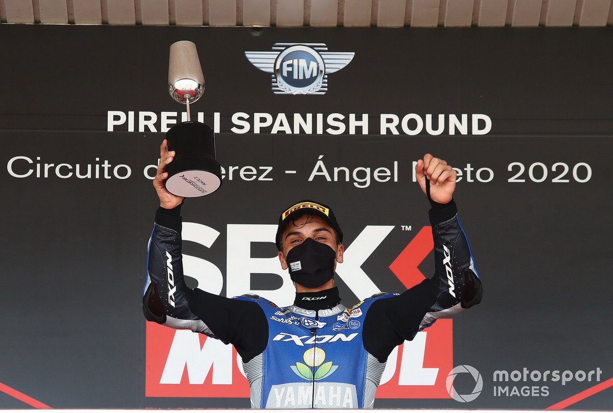Race winner Bahattin Sofuoglu, Biblion Motoxracing Yamaha WSSP300