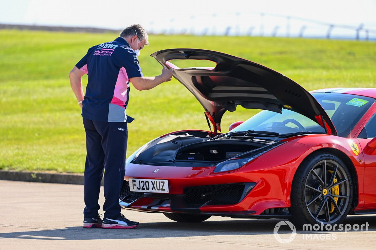Otmar Szafnauer, chefe da Racing Point, com uma Ferrari