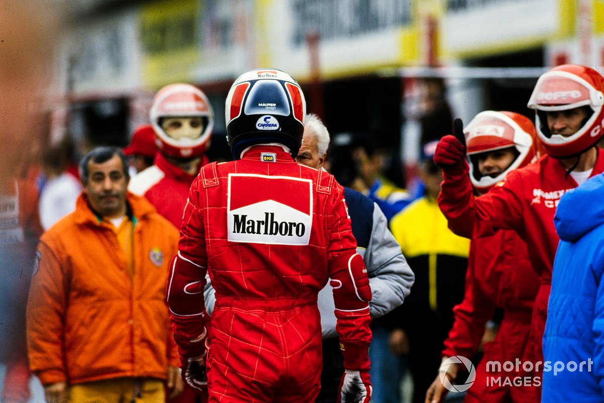 Gerhard Berger no paddock