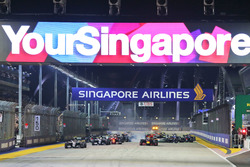 Nico Rosberg, Mercedes AMG F1 W07 Hybrid leads at the start of the race as Nico Hulkenberg, Sahara F