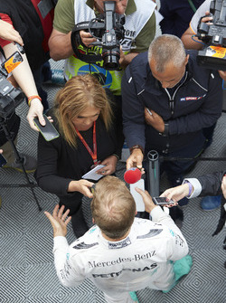 Nico Rosberg, Mercedes AMG F1 speaks with members of the media