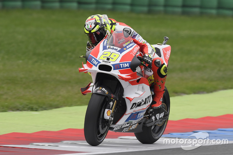 Iannone tire les marrons du feu