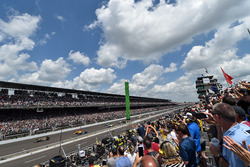 Старт: Джеймс Хінчкліфф, Schmidt Peterson Motorsports Honda очолює пелотон