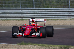 Esteban Gutiérrez, Ferrari pruebas de la especificación de Pirelli 2017