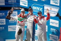 Podium: winner Tom Chilton, Sébastien Loeb Racing, second place Rob Huff, Honda Racing Team JAS, thi