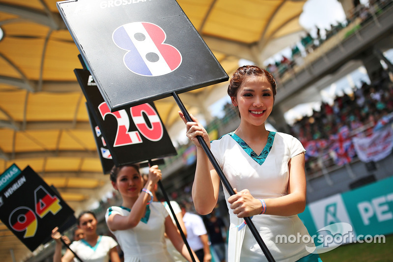 Grid girls on the drivers parade