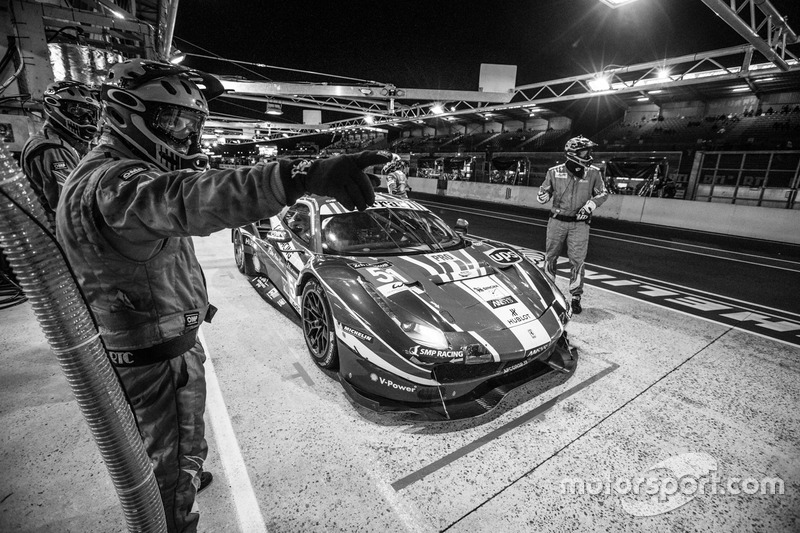 Pit stop para #51 AF Corse Ferrari 488 GTE: Gianmaria Bruni, James Calado, Alessandro Pier Guidi