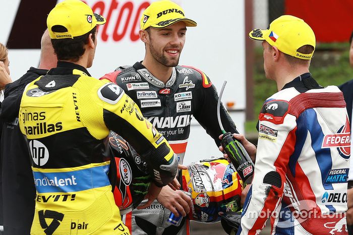 Ganador, Jonas Folger, Dynavolt IntactGP, segundo, Alex Rins, Paginas Amarillas HP 40, tercero, Sam Lowes, Federal Oil Gresini Moto2