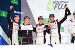 Podium LMP1: racewinnaars #6 Toyota Racing Toyota TS050 Hybrid: Stéphane Sarrazin, Mike Conway, Kamu