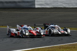 #1 Porsche Team Porsche 919 Hybrid: Timo Bernhard, Mark Webber, Brendon Hartley, #6 Toyota Racing Toyota TS050 Hybrid: Stéphane Sarrazin, Mike Conway, Kamui Kobayashi